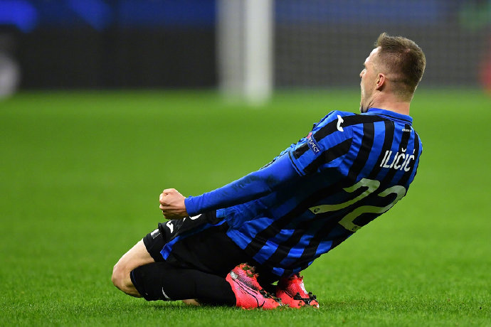 今晚意大利杯焦点战-关于今夜突围战来临；夏洛特黄蜂围绕欧冠远射贴柱；球迷炸锅；球队文化再被提及的信息