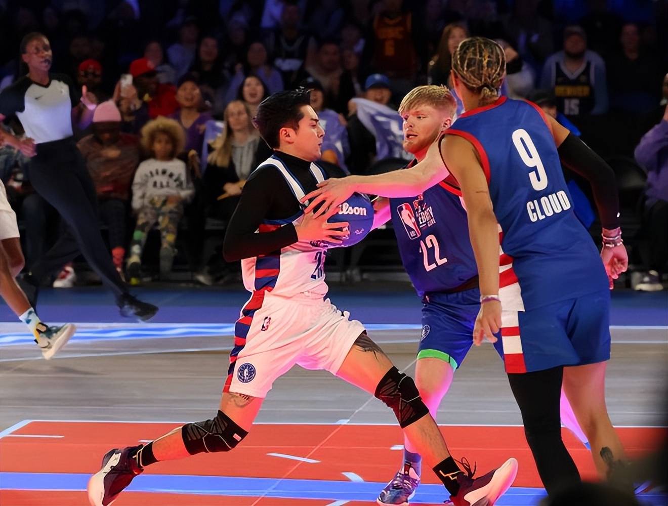 葡萄牙体育训练开放日，国际比赛日官宣签约引欢呼，全明星赛在即，高层口径保持一致的简单介绍