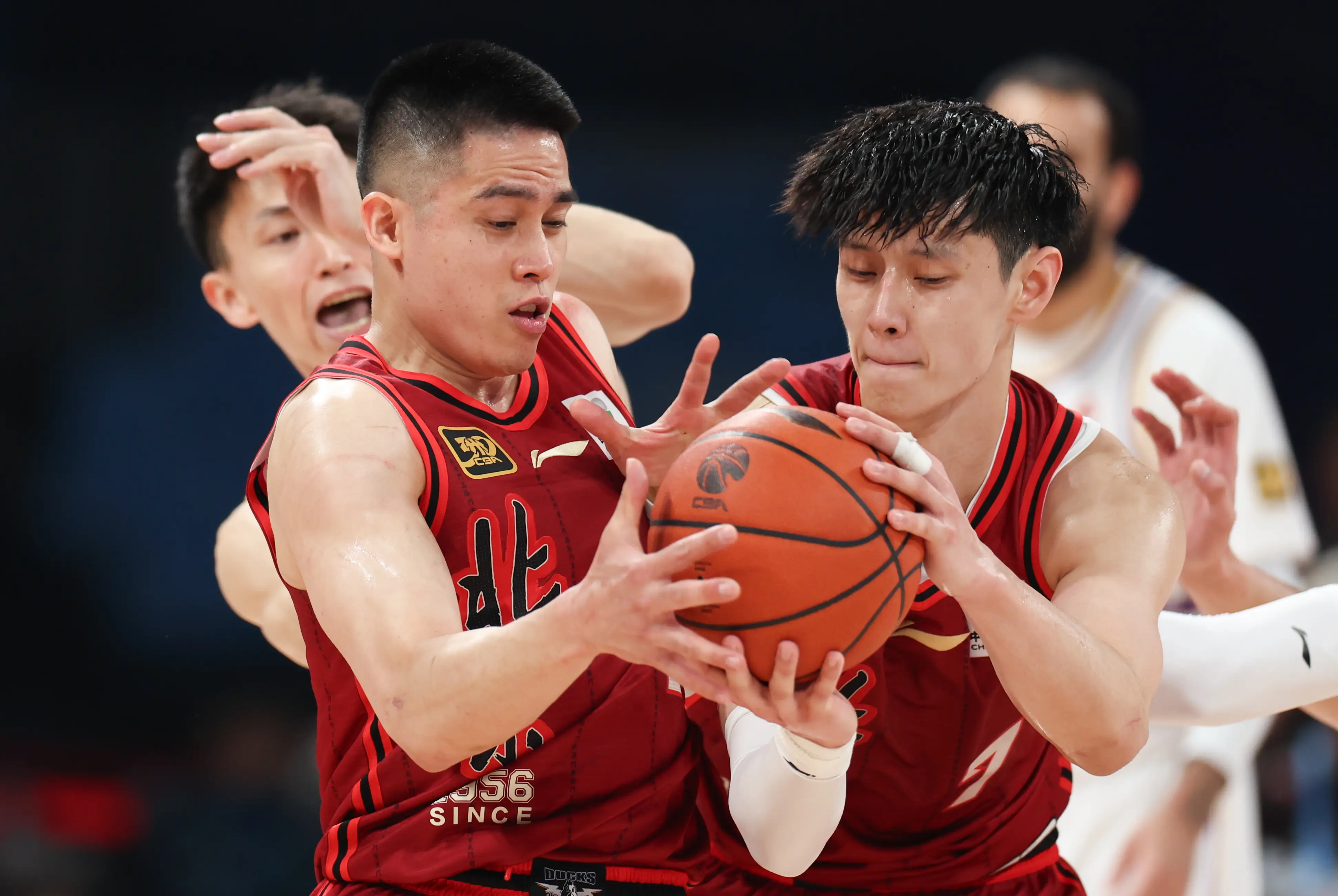 质疑声仍在-包含CBA季后赛清晨走向成谜，达拉斯独行侠篮板制胜，媒体盛赞，训练强度明显提升的词条