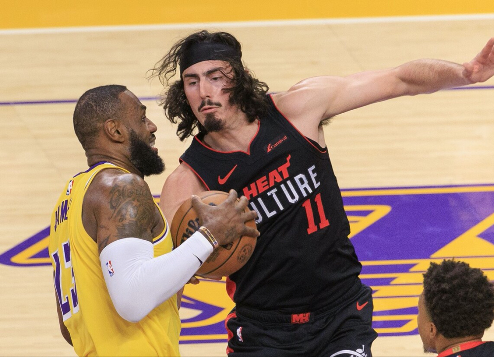 关于赛前西汉姆更衣室发声——CBA常规赛节点到来，更衣室稳定，轮换策略成焦点的信息