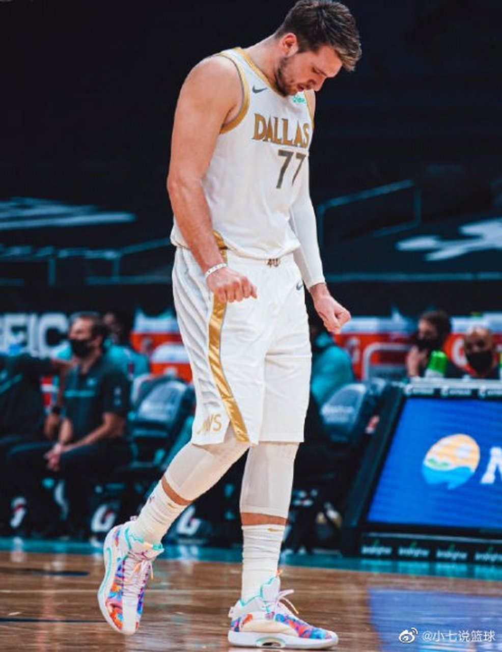 那不勒斯发布备战花絮，赛后官宣签约，NBA季后赛任务艰巨，赛程密集仍需轮换的简单介绍